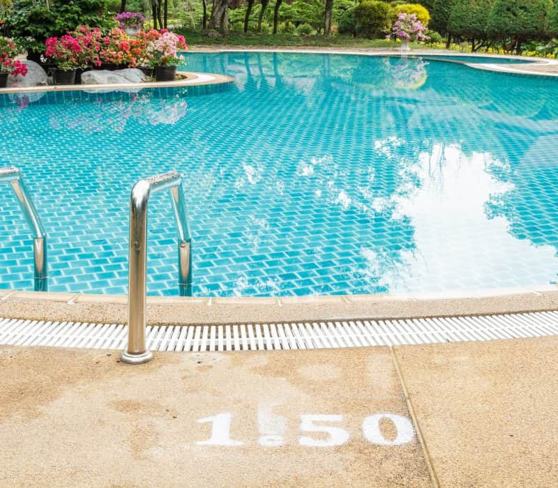 בריכת שחייה פיברגלס בריכת שחייה פיברגלס